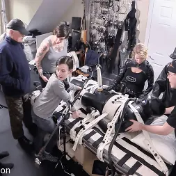 Elise Graves en 'Kink Partners' Burla y negación de la respiración (Miniatura 10)