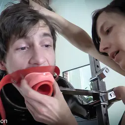 Elise Graves en 'Kink Partners' Eso me pone la polla dura (Miniatura 2)