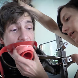 Elise Graves に 'Kink Partners' それは私のコックを難しくする (サムネイル 2)