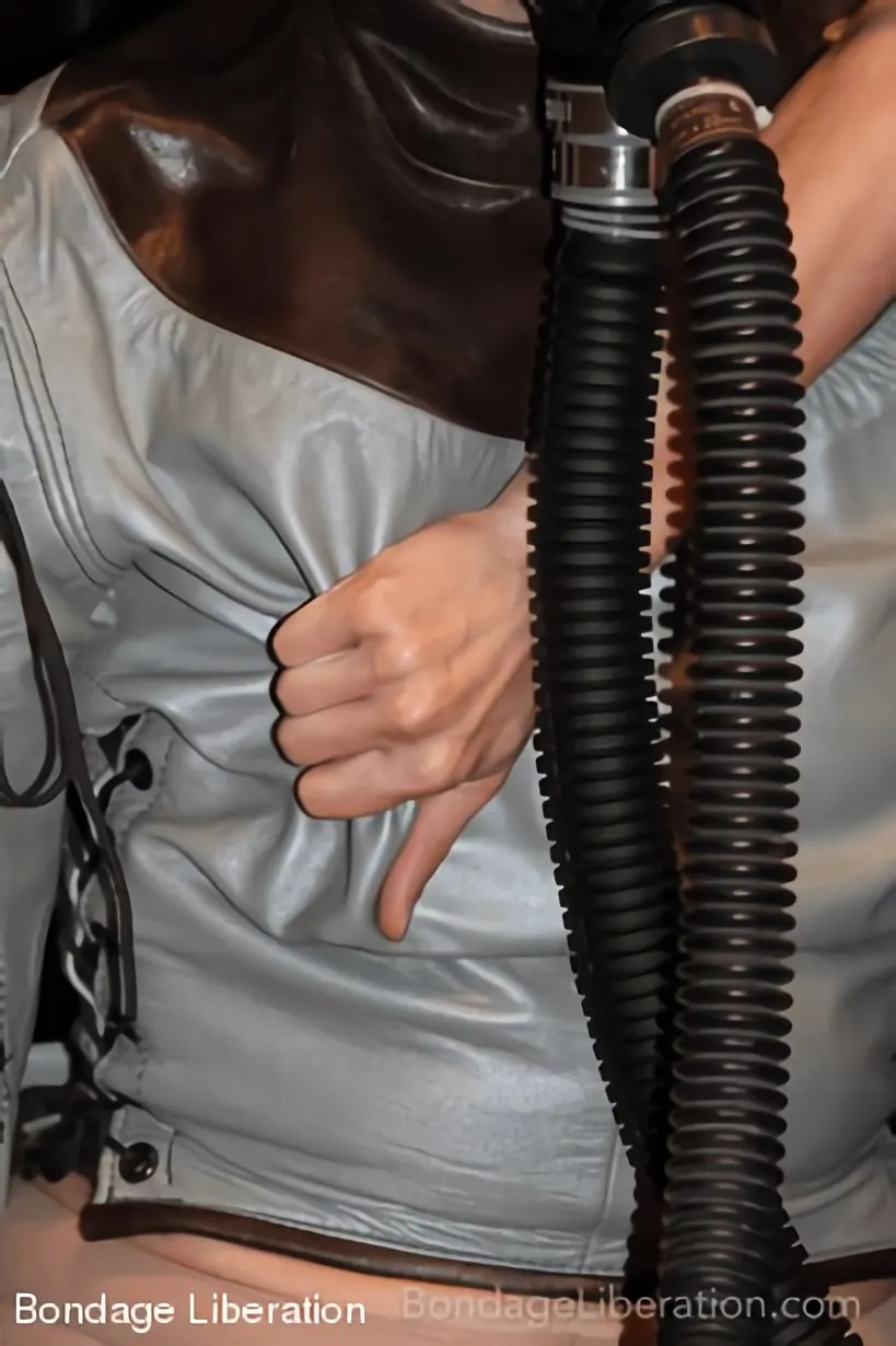 Elise Graves en 'El efecto mariposa' from 'Kink Partners' (foto 22) Kink Partners 'El efecto mariposa' protagonizando Elise Graves (foto 22)