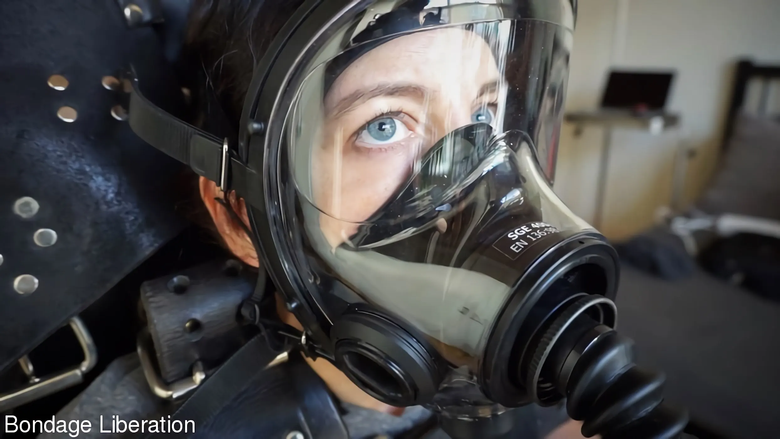 Kink Partners 'Respirar o no respirar: una demostración' protagonizando Elise Graves (foto 2)