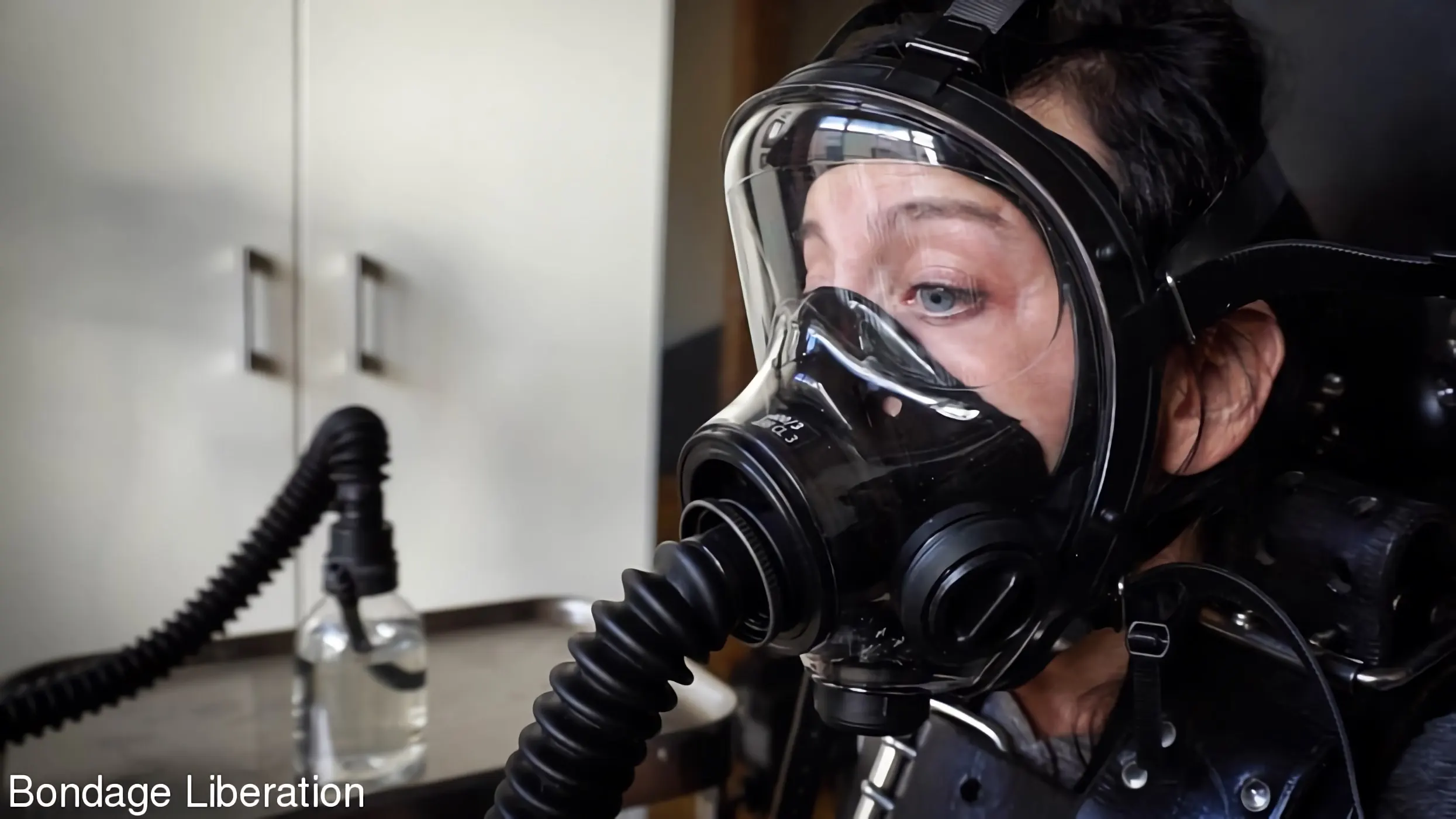 Kink Partners 'Respirar o no respirar: una demostración' protagonizando Elise Graves (foto 4)