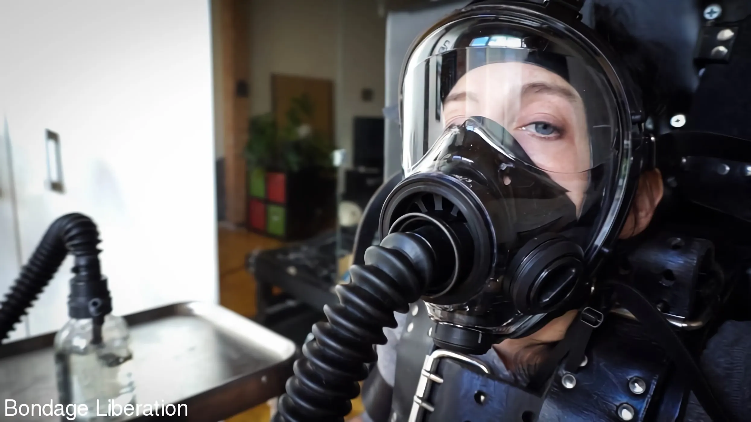 Kink Partners 'Respirar o no respirar: una demostración' protagonizando Elise Graves (foto 8)