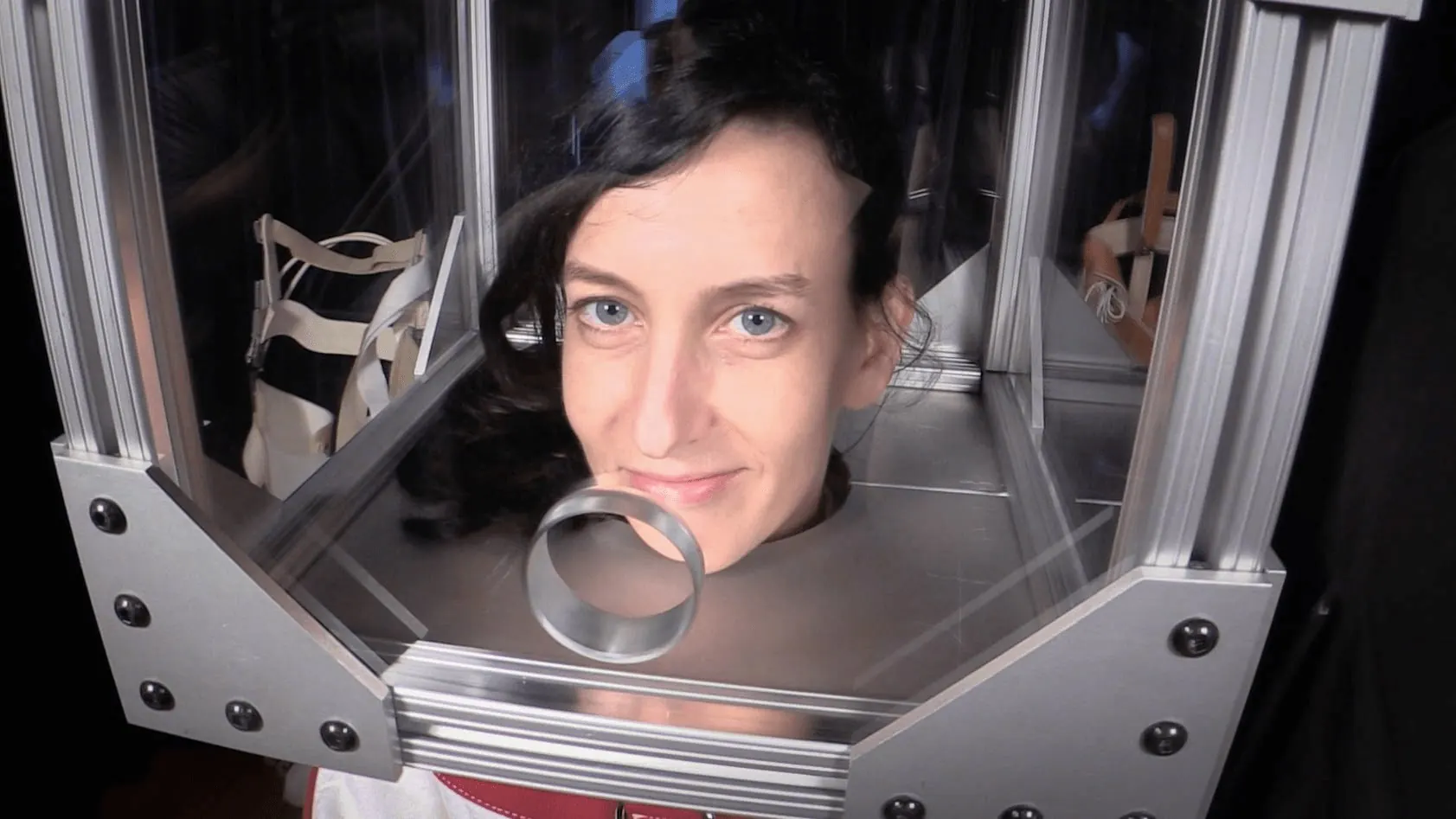 Kink Partners 'Tony se inicia en Elise' protagonizando Elise Graves (foto 2)