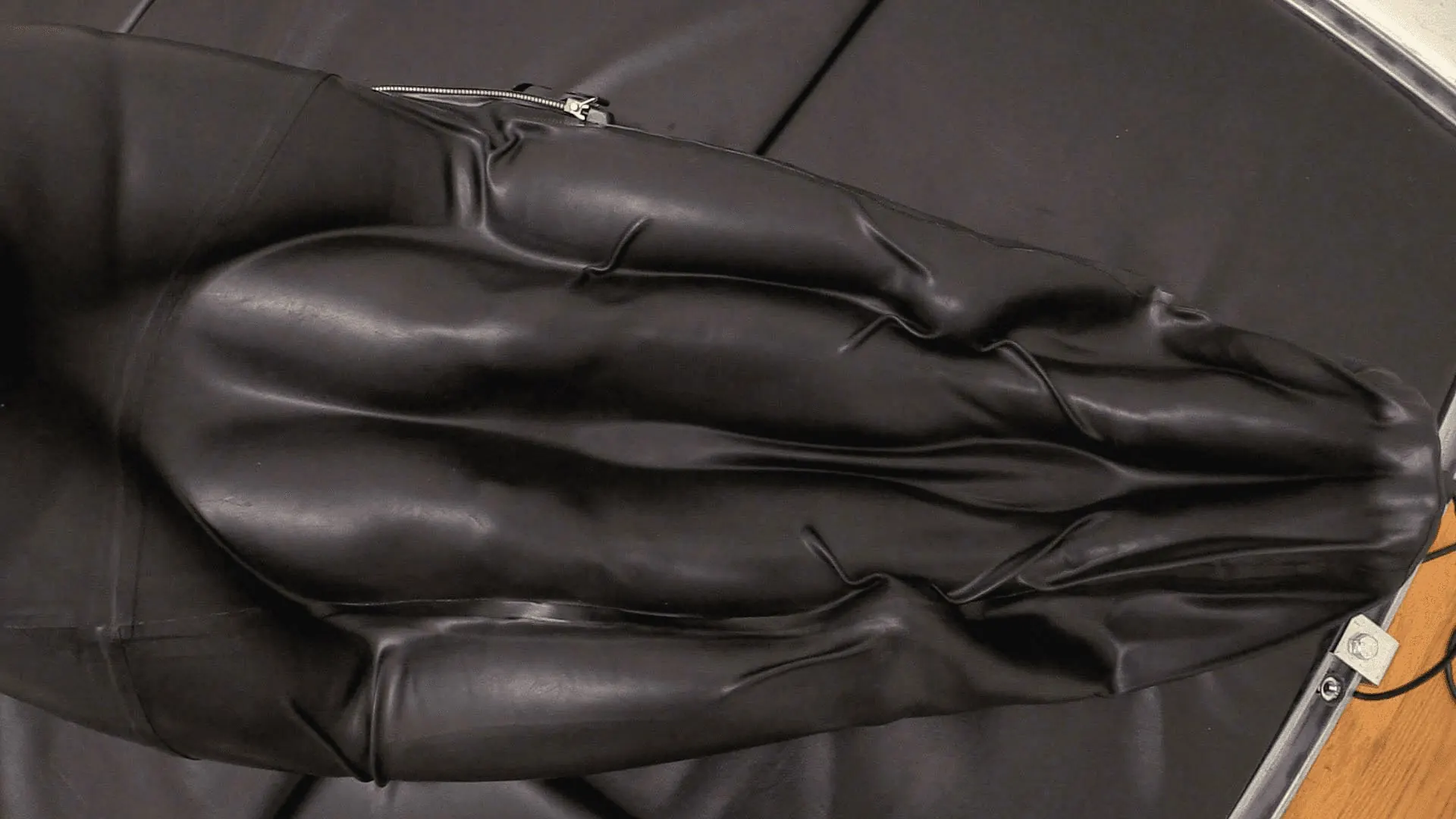 Kink Partners 'Dos guisantes en una vaina' protagonizando Elise Graves (foto 6)