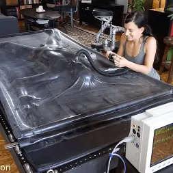 Elise Graves en 'Kink Partners' Envasado al vacío (Miniatura 17)