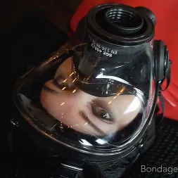 Elise Graves en 'Kink Partners' Control de la respiración con bolsas de vacío (Miniatura 4)