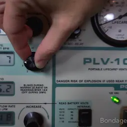 Elise Graves en 'Kink Partners' Control de la respiración con bolsas de vacío (Miniatura 15)