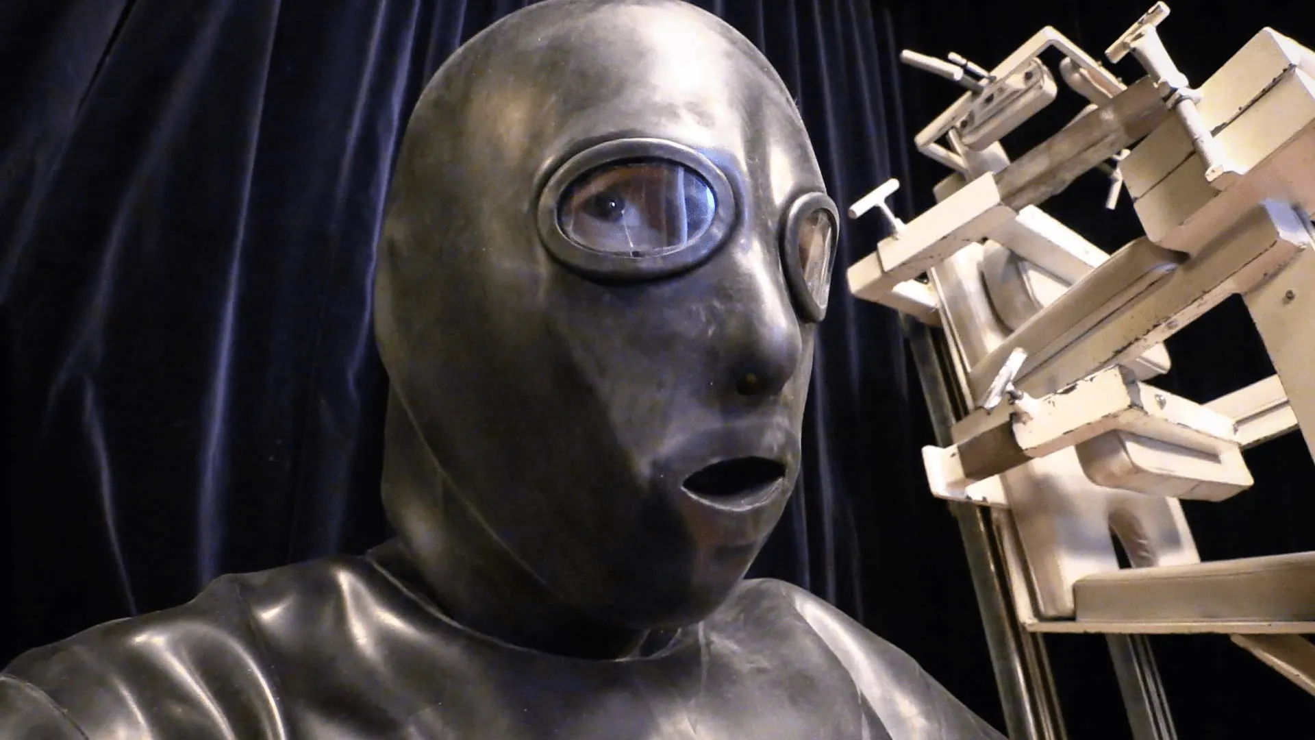 Kink Partners 'Bienvenido a Heavy Rubber' protagonizando Elise Graves (foto 1)