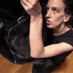 Elise Graves en 'Kink Partners' Bienvenido a Heavy Rubber (Miniatura 2)