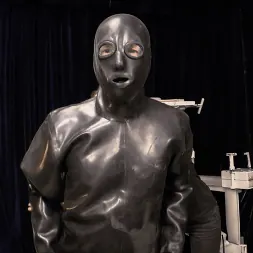 Elise Graves en 'Kink Partners' Bienvenido a Heavy Rubber (Miniatura 5)
