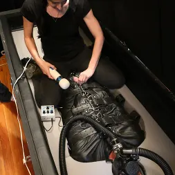 Elise Graves en 'Kink Partners' Cuando Elise conoció a pasatiempos extraños (Miniatura 1)