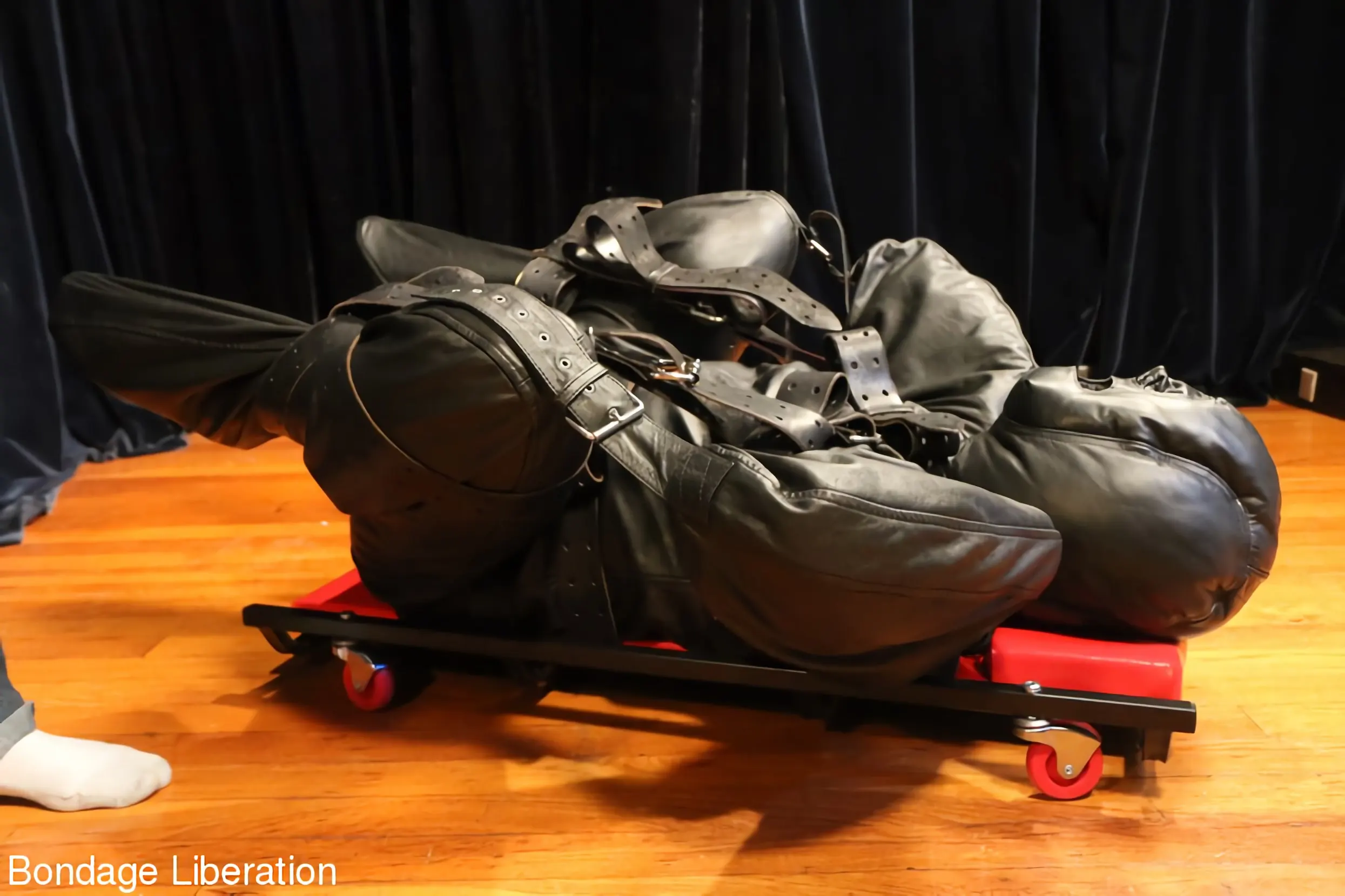 Kink Partners 'No tienes el control' protagonizando Elise Graves (foto 11)