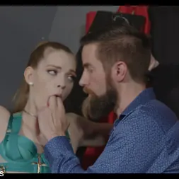 Erin Everheart en 'Kink Partners' Mi esposa putita perfecta (parte 1 de 2) (Miniatura 7)