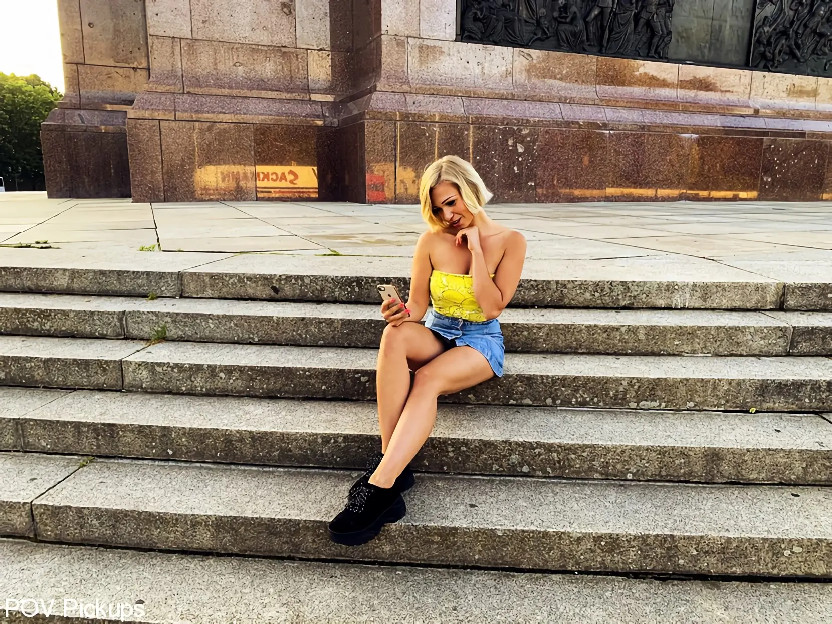 Kink Partners '¡La ADOLESCENTE rubia Gabi Gold follada por un extraño en PÚBLICO!' protagonizando Gabi Gold (foto 3)