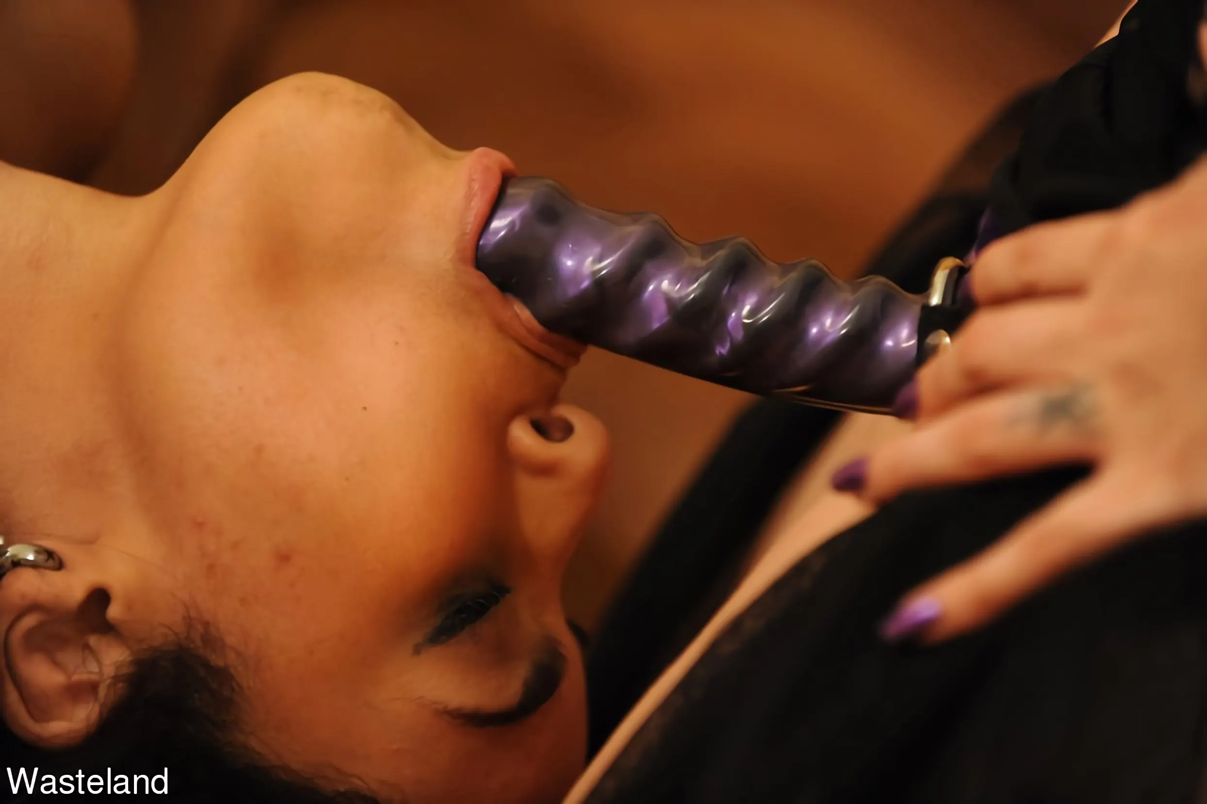 Goddess Starla に '国内規律' from 'Kink Partners' (写真 18) Kink Partners '国内規律' 主演 Goddess Starla (写真 18)