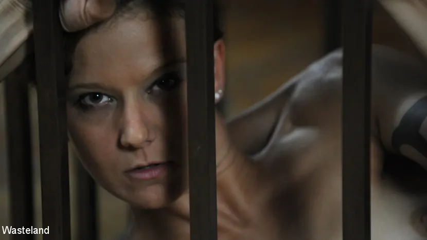 Kink Partners 'モントリオールのダンジョンで' 主演 Goddess Starla (写真 4)