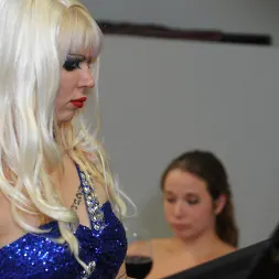 Goddess Starla に 'Kink Partners' bdsmピアノリサイタル (サムネイル 5)
