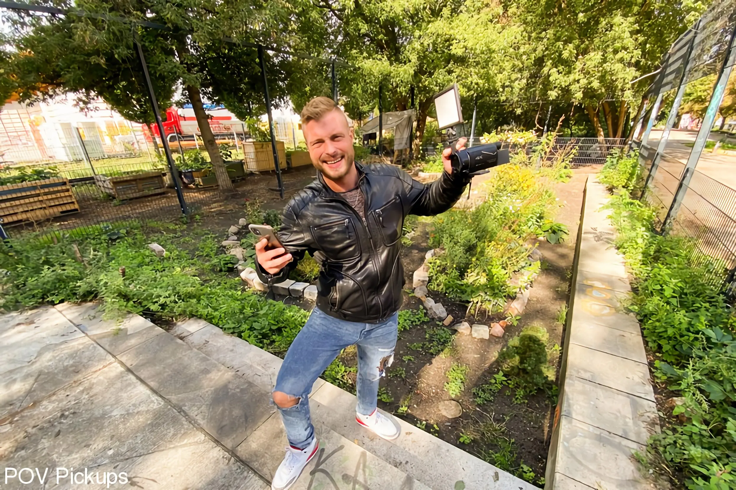 Kink Partners '公共の公園でハーリーン・ファン・ヒュンテンのためのいたずらなファックデート' 主演 Harleen Van Hynten (写真 2)