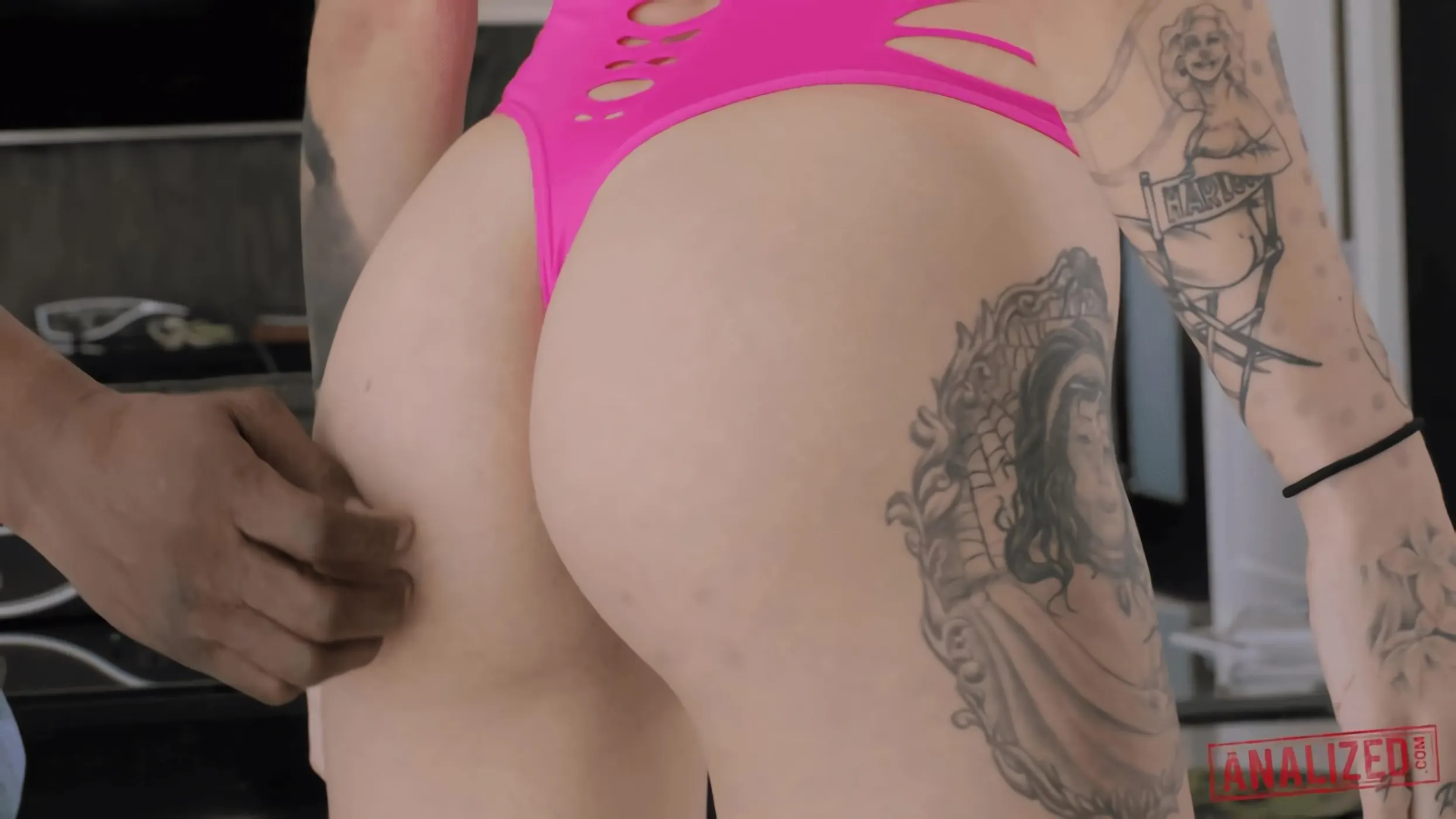 Kink Partners 'La tetona tatuada Harlow Harrison recibe una buena follada anal por una BBC' protagonizando Harlow Harrison (foto 3)