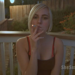 Ela Darling に 'Kink Partners' 彼女はタバコを吸う! (サムネイル 13)