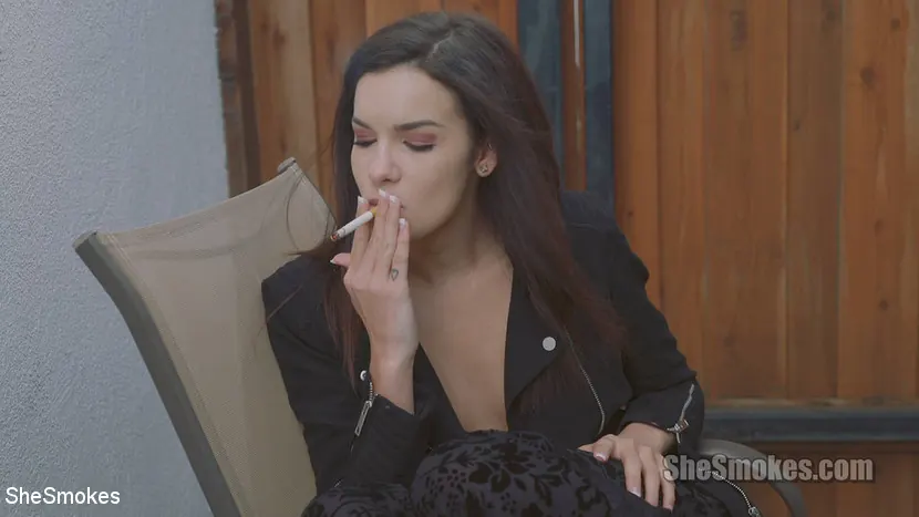 Kink Partners '彼女はタバコを吸う!' 主演 Hazel Jepsen (写真 15)