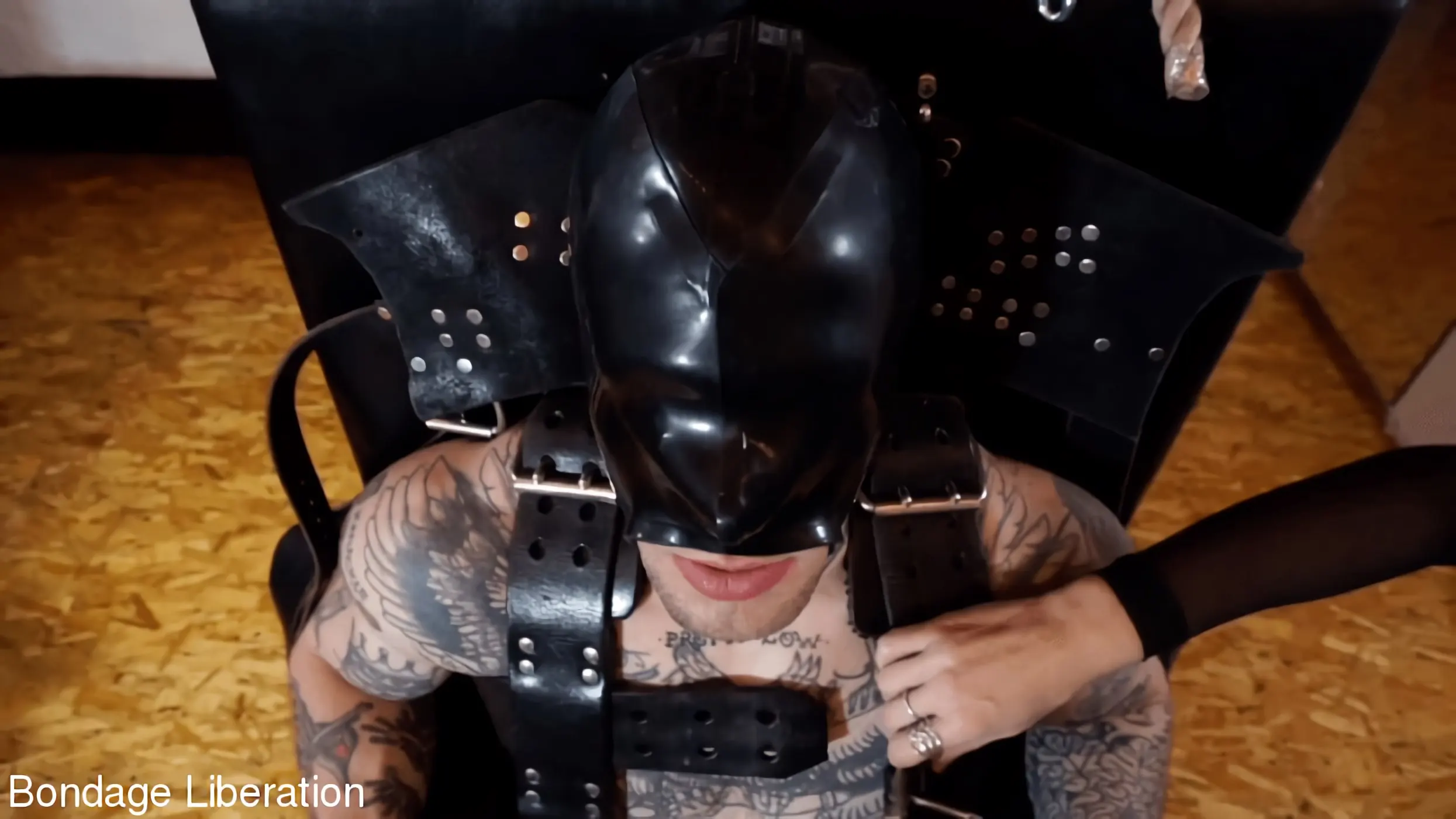 Kink Partners 'Sin jaulas pero no libres' protagonizando Heavybondage4life (foto 15)