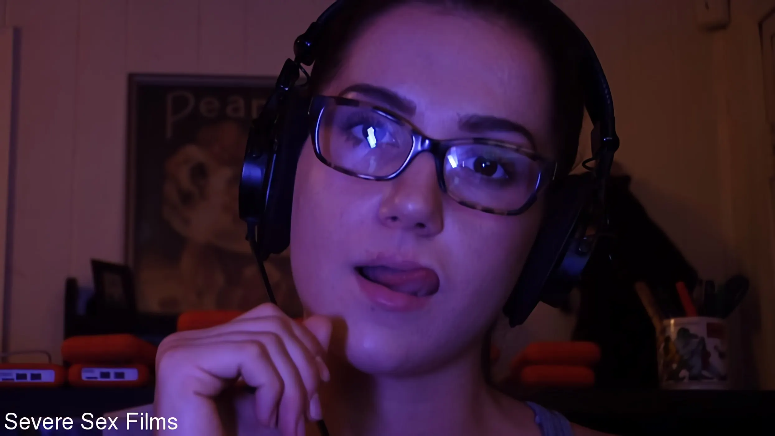 Kink Partners 'Gangbang corrupto (parte 2 de 2)' protagonizando Helena Locke (foto 1)