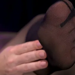 Helena Locke に 変態ジョイ:ヘレナのセクシーな足を崇拝 (写真 6) Helena Locke に 'Kink Partners' 変態ジョイ:ヘレナのセクシーな足を崇拝 (サムネイル 6)