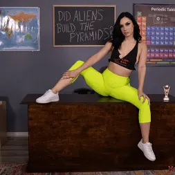 Jazmin Luv en 'Kink Partners' Estudiante 3 (Miniatura 1)