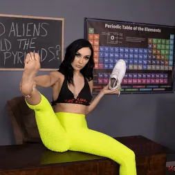 Jazmin Luv en 'Kink Partners' Estudiante 3 (Miniatura 2)