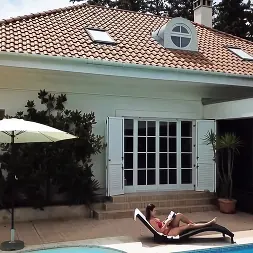 Jenifer Jane in Bikini Babe Footjobs Poolside (Photo 2) Jenifer Jane in 'Kink Partners' Bikini Babe Footjobs Poolside (Thumbnail 2)