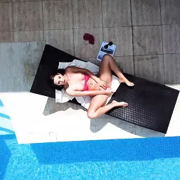 Jenifer Jane in Bikini Babe Footjobs Poolside (Photo 10) Jenifer Jane in 'Kink Partners' Bikini Babe Footjobs Poolside (Thumbnail 10)