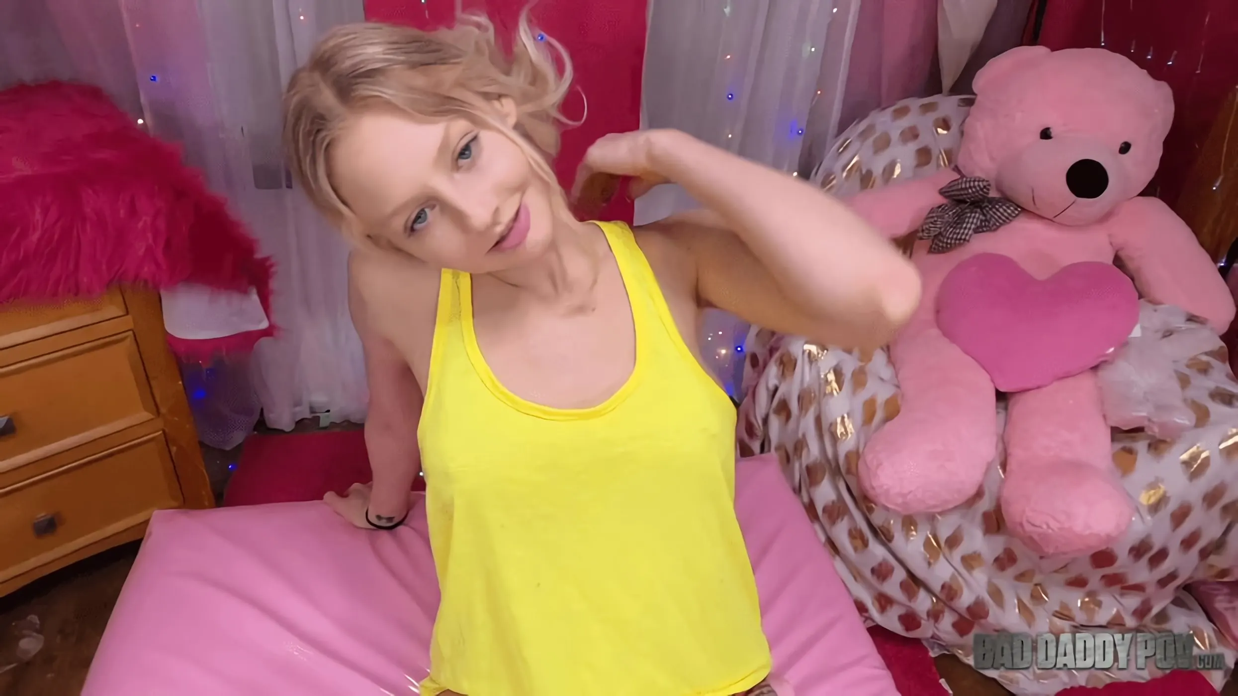 Kink Partners 'Hijastra rubia tetona chupa y folla como una buena zorra' protagonizando Jenna Fireworks (foto 9)