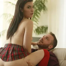 Jenna Reid en La dura fantasía de colegiala de Jenna (foto 11) Jenna Reid en 'Kink Partners' La dura fantasía de colegiala de Jenna (Miniatura 11)