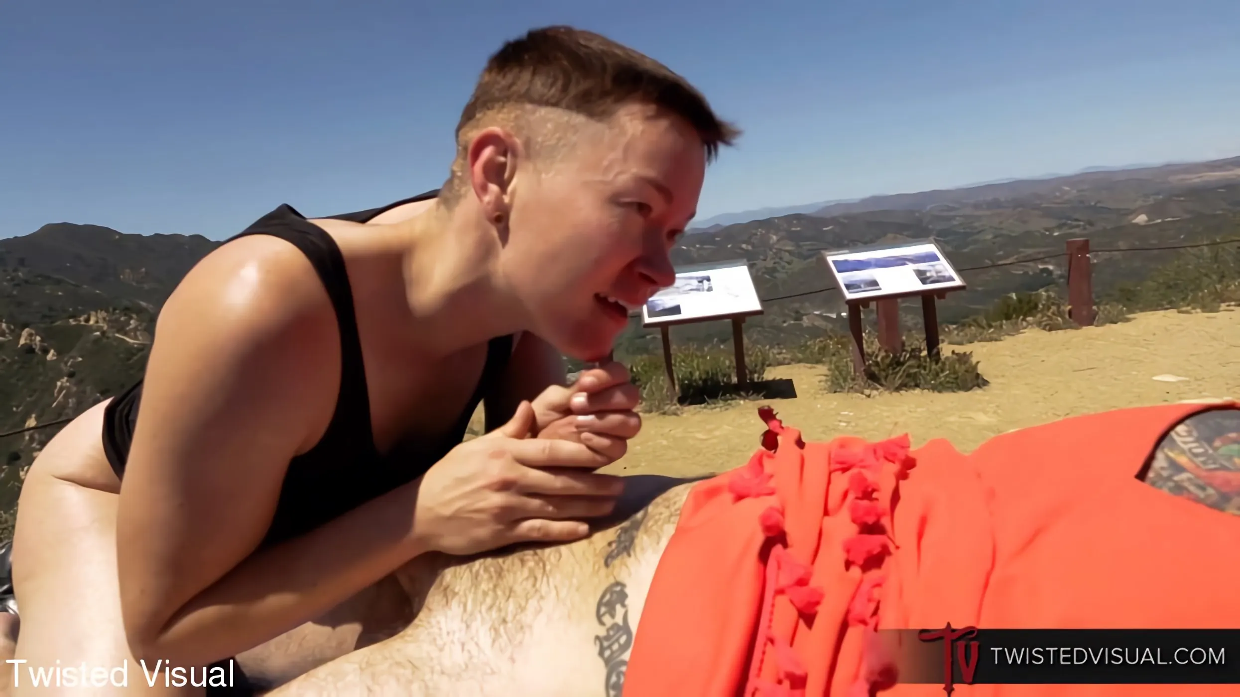 Jiz Lee に '砂漠でのジズとラッカスファック' from 'Kink Partners' (写真 13) Kink Partners '砂漠でのジズとラッカスファック' 主演 Jiz Lee (写真 13)