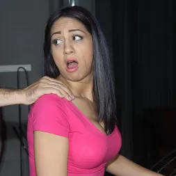 Julia de Lucia en Castigado de la manera correcta (foto 4) Julia de Lucia en 'Kink Partners' Castigado de la manera correcta (Miniatura 4)