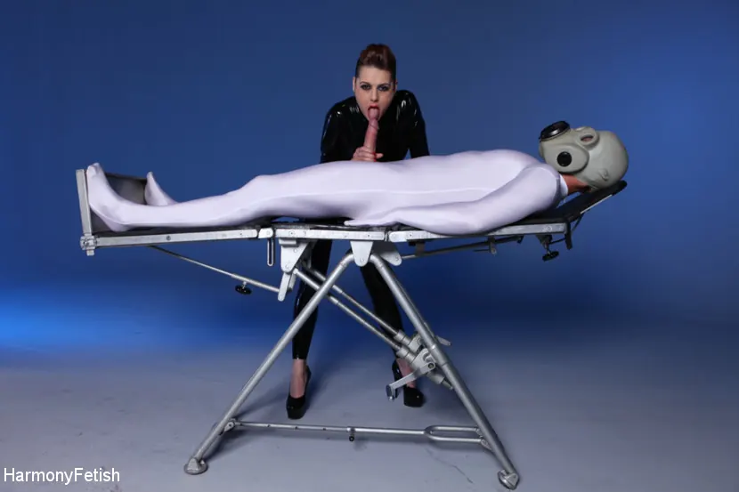 Kink Partners '健康診断' 主演 Karina Currie (写真 5)