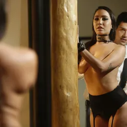 Karlee Grey en 'Kink Partners' La esposa caliente Karlee disfruta de las cosas buenas de la vida (Miniatura 6)