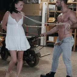 Keira Slow に 'Kink Partners' 緊縛の流れに身を任せる (サムネイル 1)