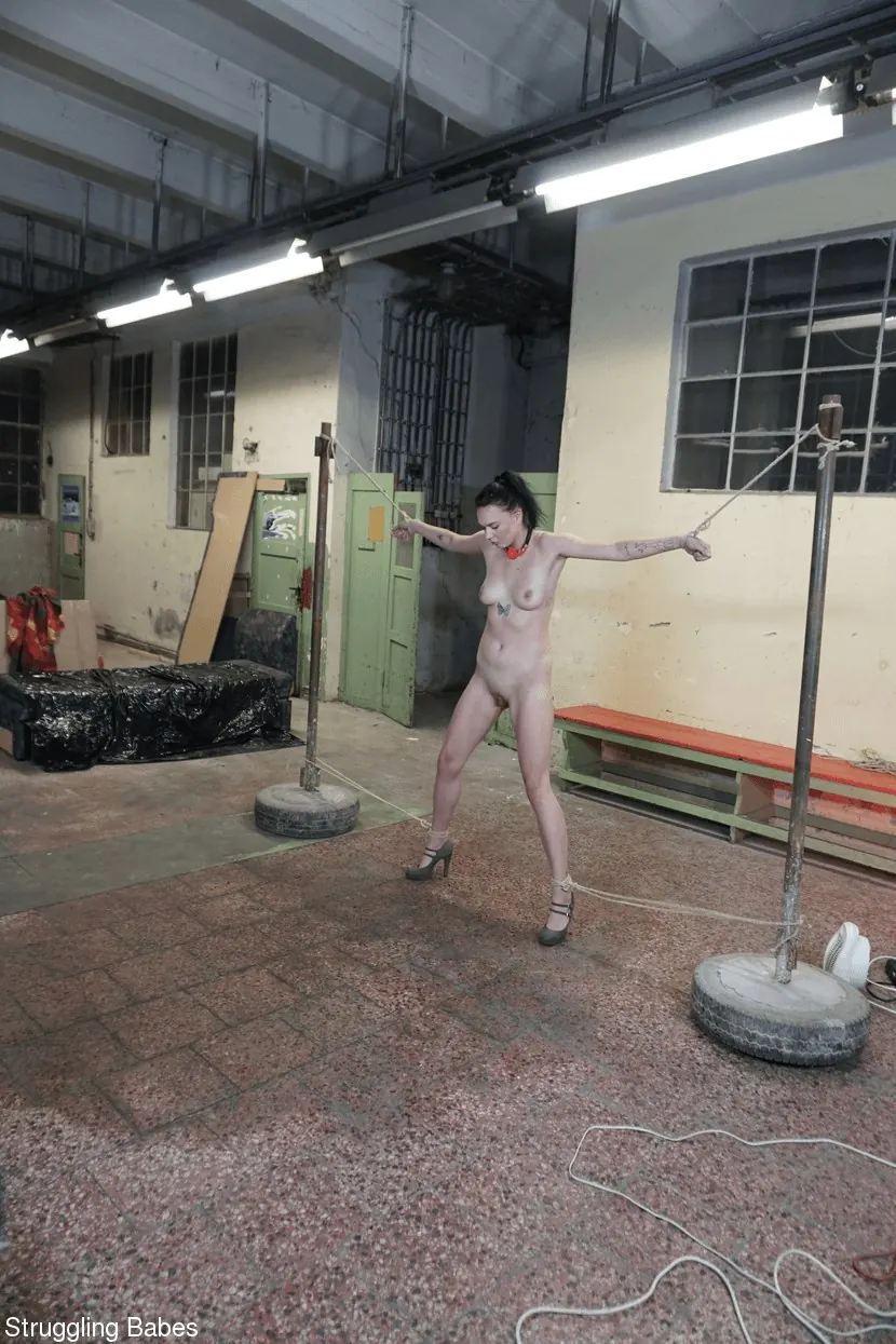 Kink Partners 'キーラフローは支配されることを楽しんでいます' 主演 Keira Slow (写真 27)