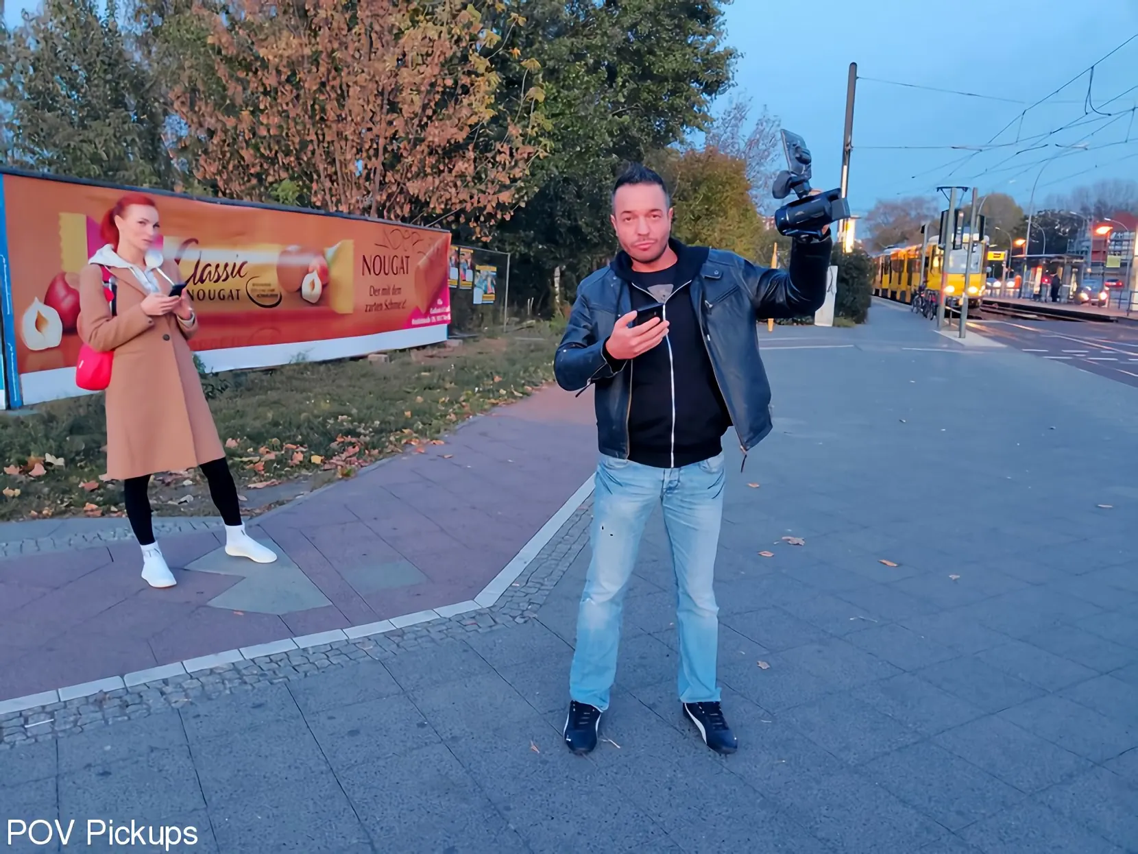 Kink Partners '¡La pelirroja KESSIE SHY se FOLLÓ detrás de una valla publicitaria!' protagonizando Kessie Shy (foto 1)