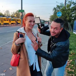 Kessie Shy en 'Kink Partners' ¡La pelirroja KESSIE SHY se FOLLÓ detrás de una valla publicitaria! (Miniatura 4)