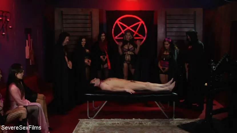 Kink Partners '悪魔のフェムダム乱交' 主演 Kira Noir (写真 2)