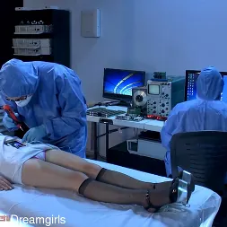 Kitty Glitter に アシュリーはSFiドリームガールズエピソードを発射:ブレイクアウト、フェーズ1 (写真 4) Kitty Glitter に 'Kink Partners' アシュリーはSFiドリームガールズエピソードを発射:ブレイクアウト、フェーズ1 (サムネイル 4)