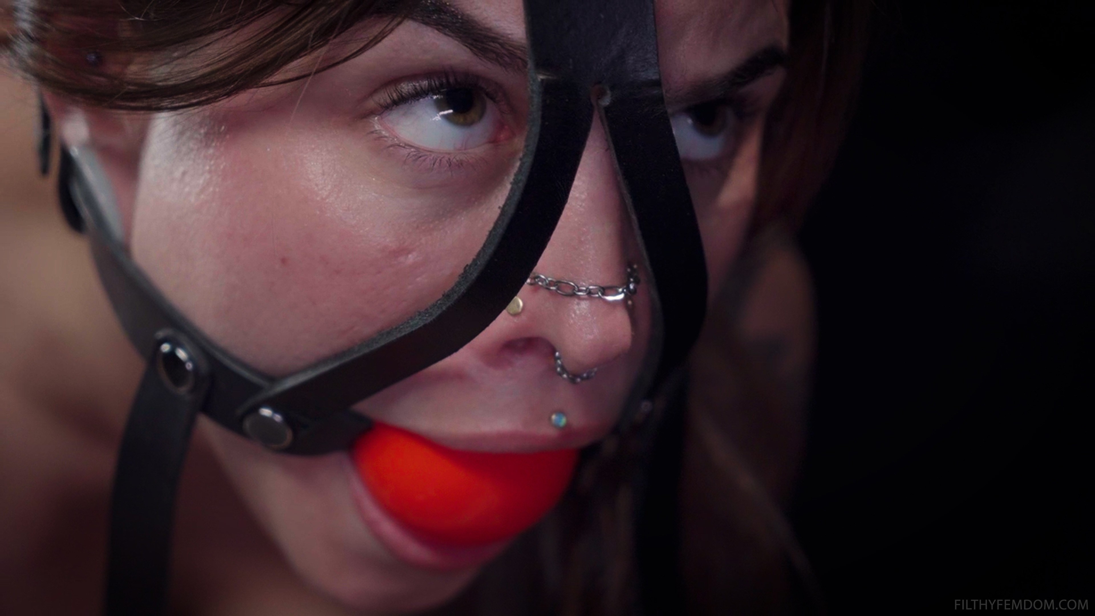 Elise Graves in 'Kink Partners' Elise's Pretty Peach (Thumbnail 4)