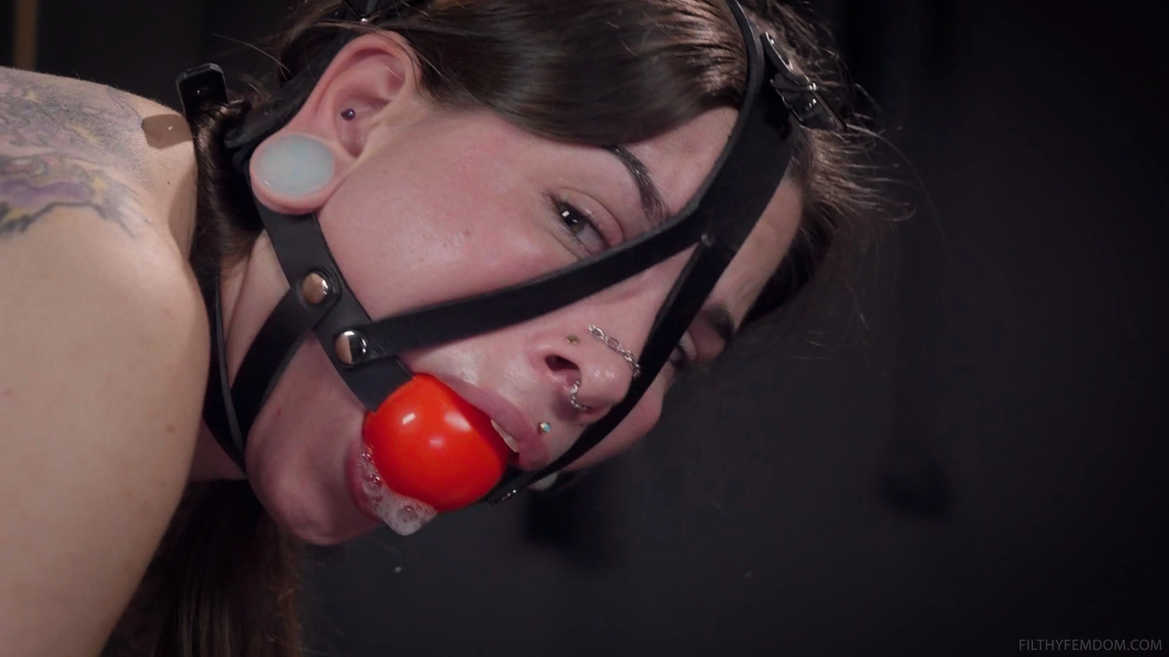 Kink Partners 'El bonito melocotón de Elise' protagonizando Knotty Peach (foto 16)