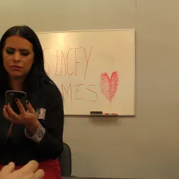 Lacie James に 'Kink Partners' 先生はペットになる (サムネイル 1)