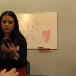 Lacie James に 'Kink Partners' 先生はペットになる (サムネイル 1)