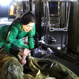 Lady Ashley en 'Kink Partners' and Slave: Part 3 'The Rubber Room' (Miniatura 9)